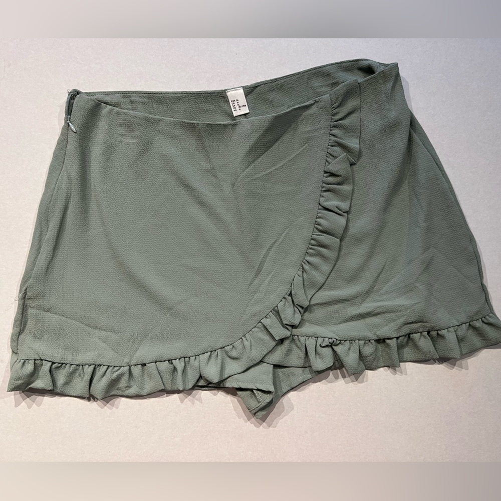 Green skort juniors XL like new